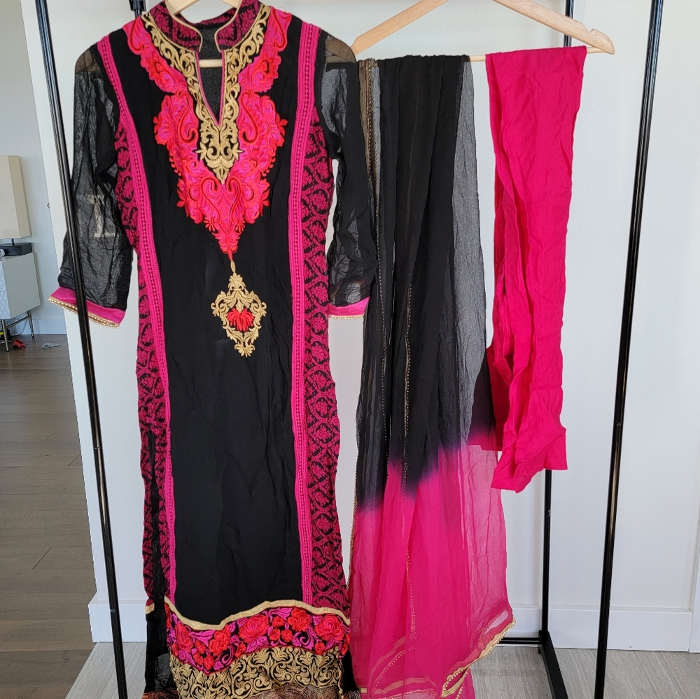 Pakistani suit